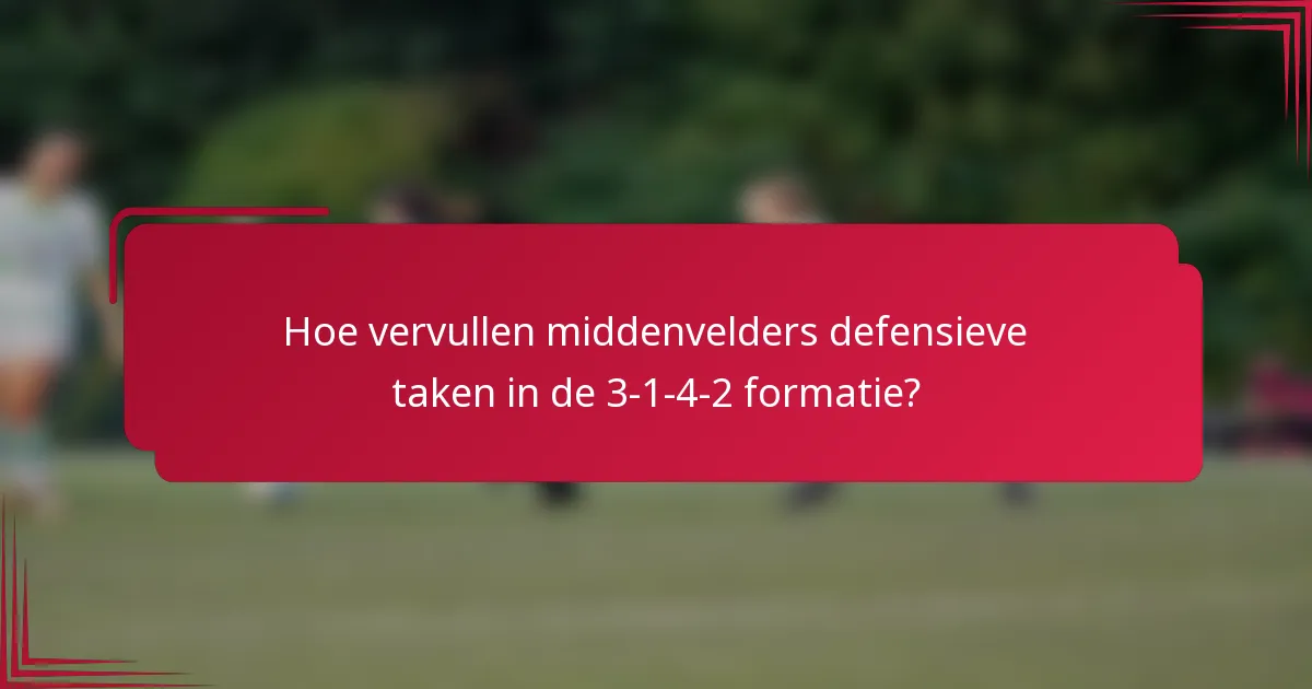 Hoe vervullen middenvelders defensieve taken in de 3-1-4-2 formatie?