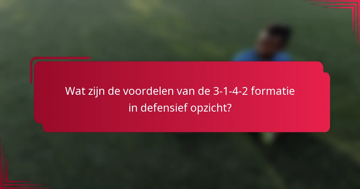Wat zijn de voordelen van de 3-1-4-2 formatie in defensief opzicht?